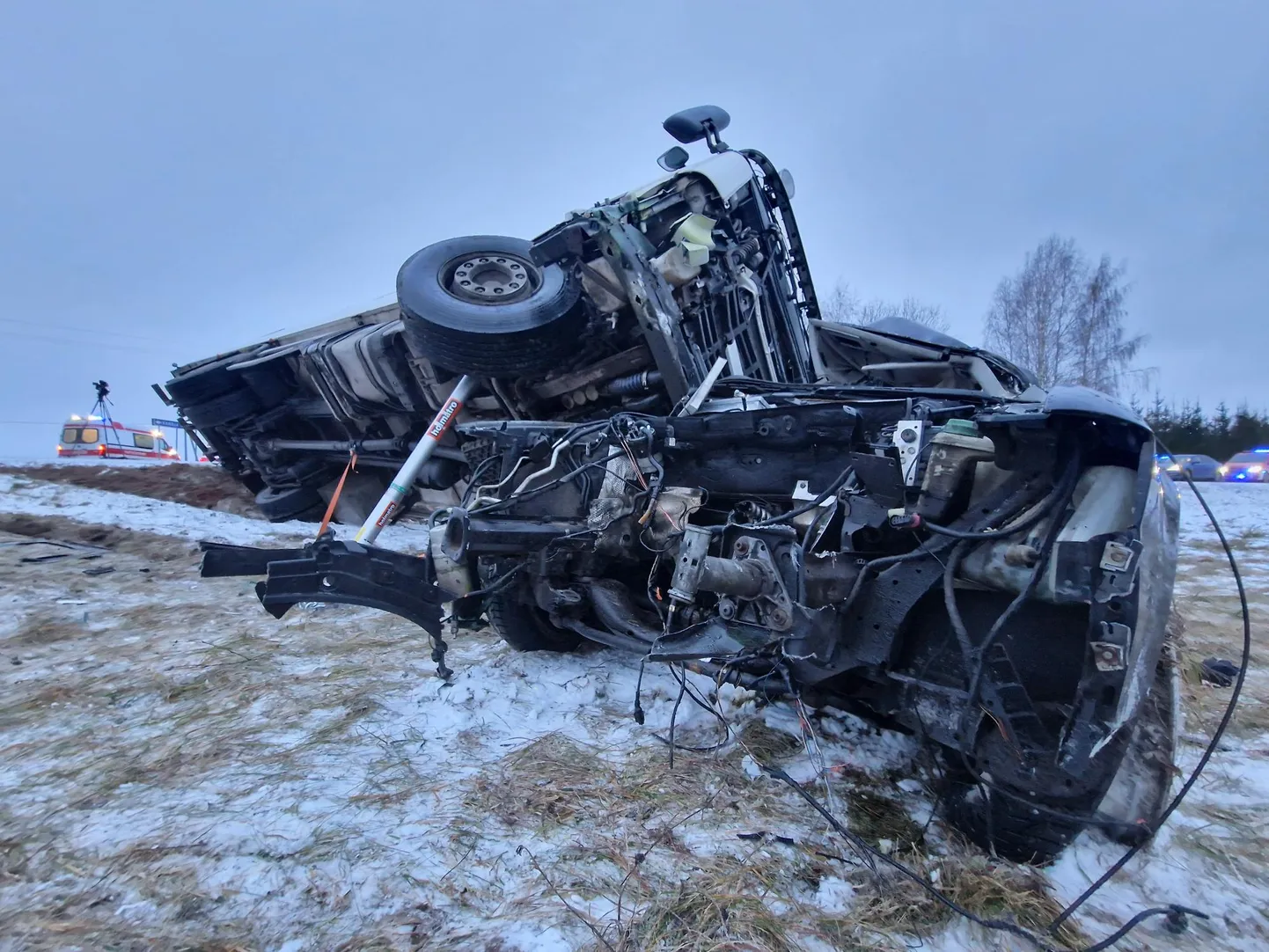Nõo-Kambja teel põrkasid 6. detsembri hommikul kella kolmveerand kaheksa ajal kokku veoauto ja sõiduauto, hukkus kaks inimest.
