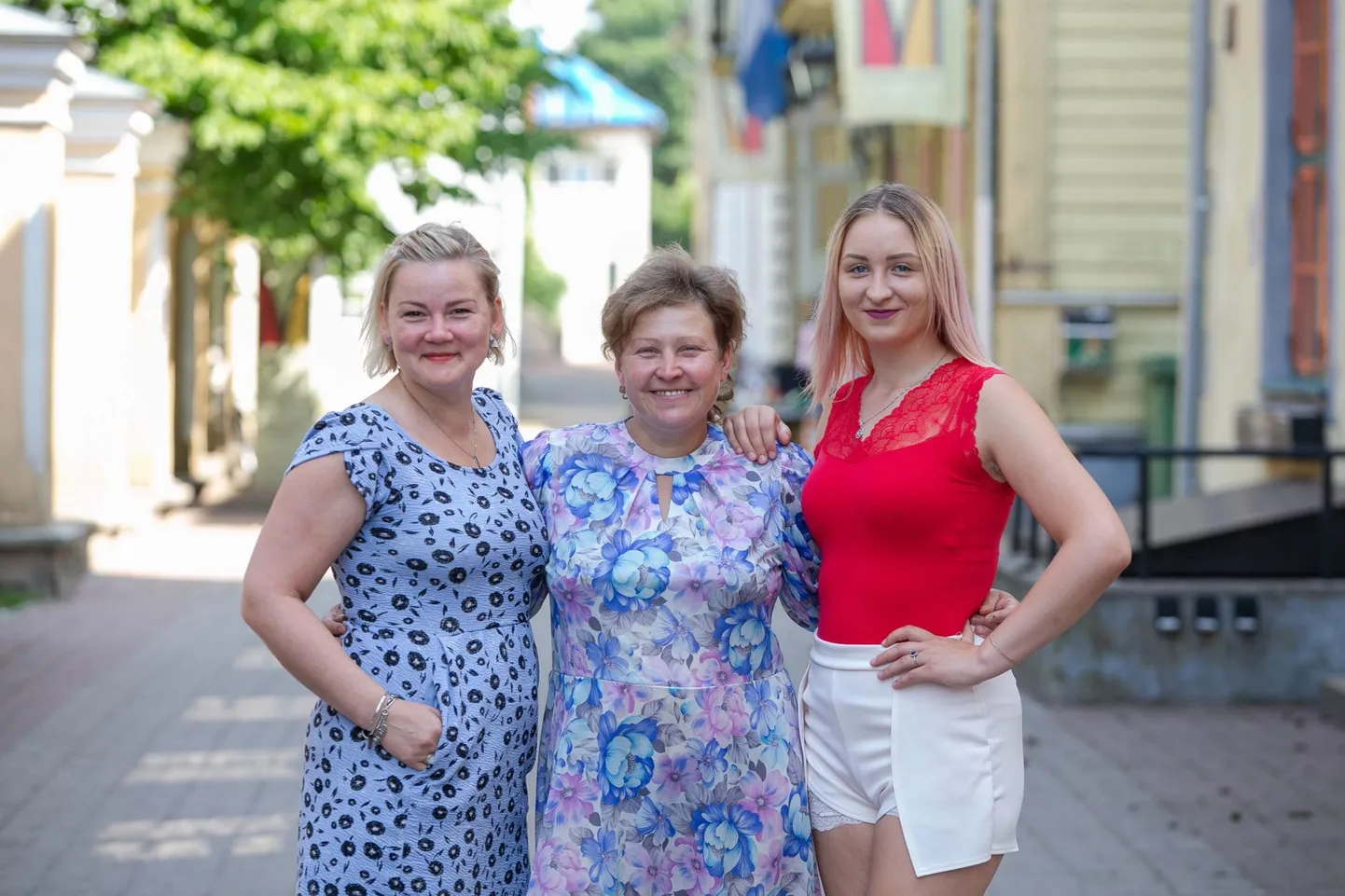 Programmi “Vanem vend, vanem õde” eestvedaja Ulvi Nõmm (keskel) ning vabatahtlikud Lenne Lillepuu (vasakul) ja Maris Rubin (paremal).