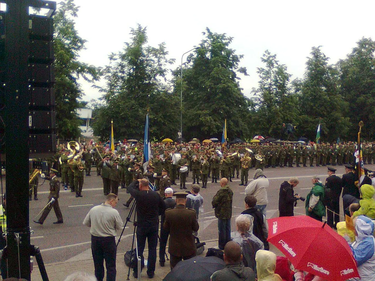 Võidupüha paraad Tartus Vabaduse puiesteel.