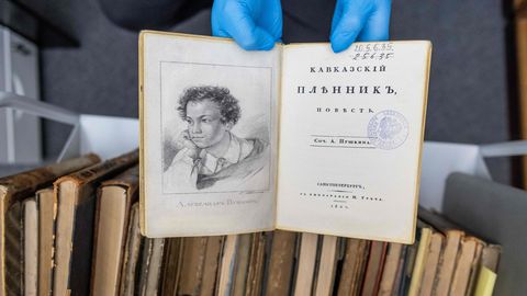 Tartustki vene kirjandusklassikat varastanud seitse grusiini astuvad Pariisis kohtu ette