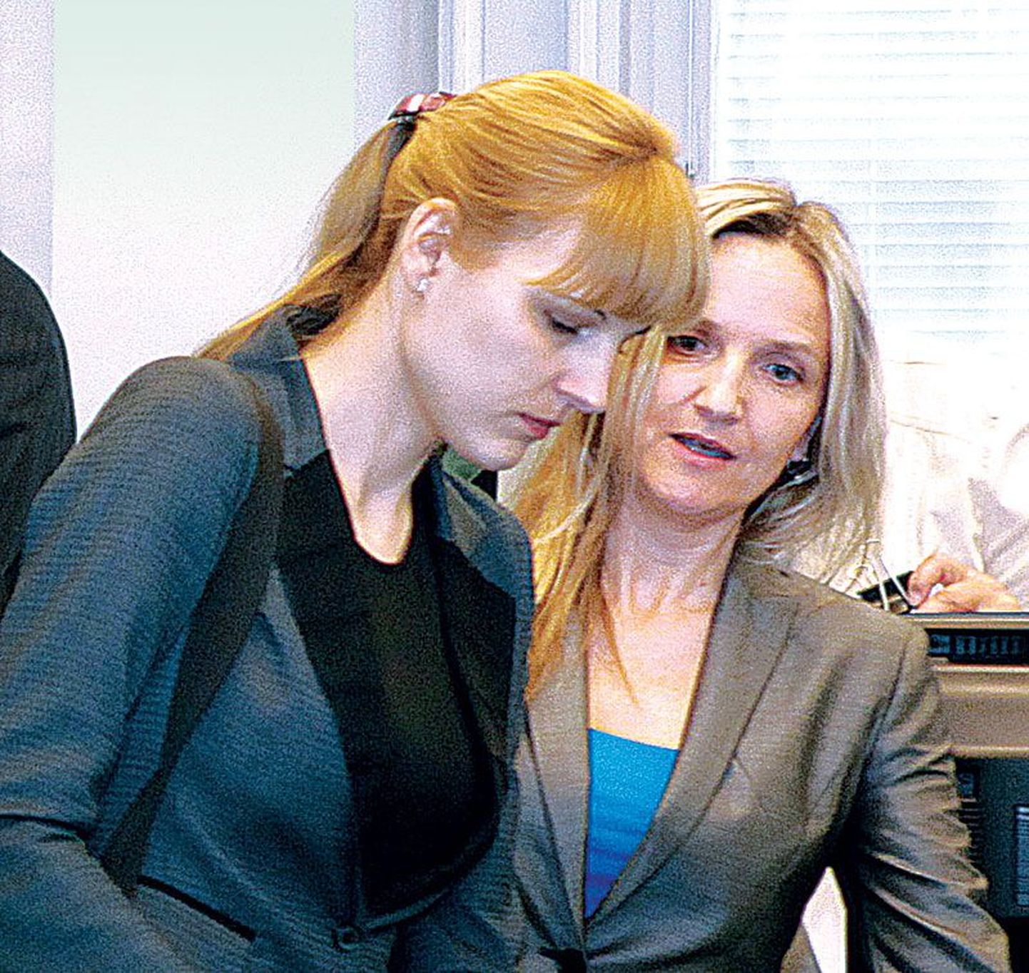 Maadevahetuse protsessi prokurörid Laura Feldmanis (vasakul) ja Inna Ombler.