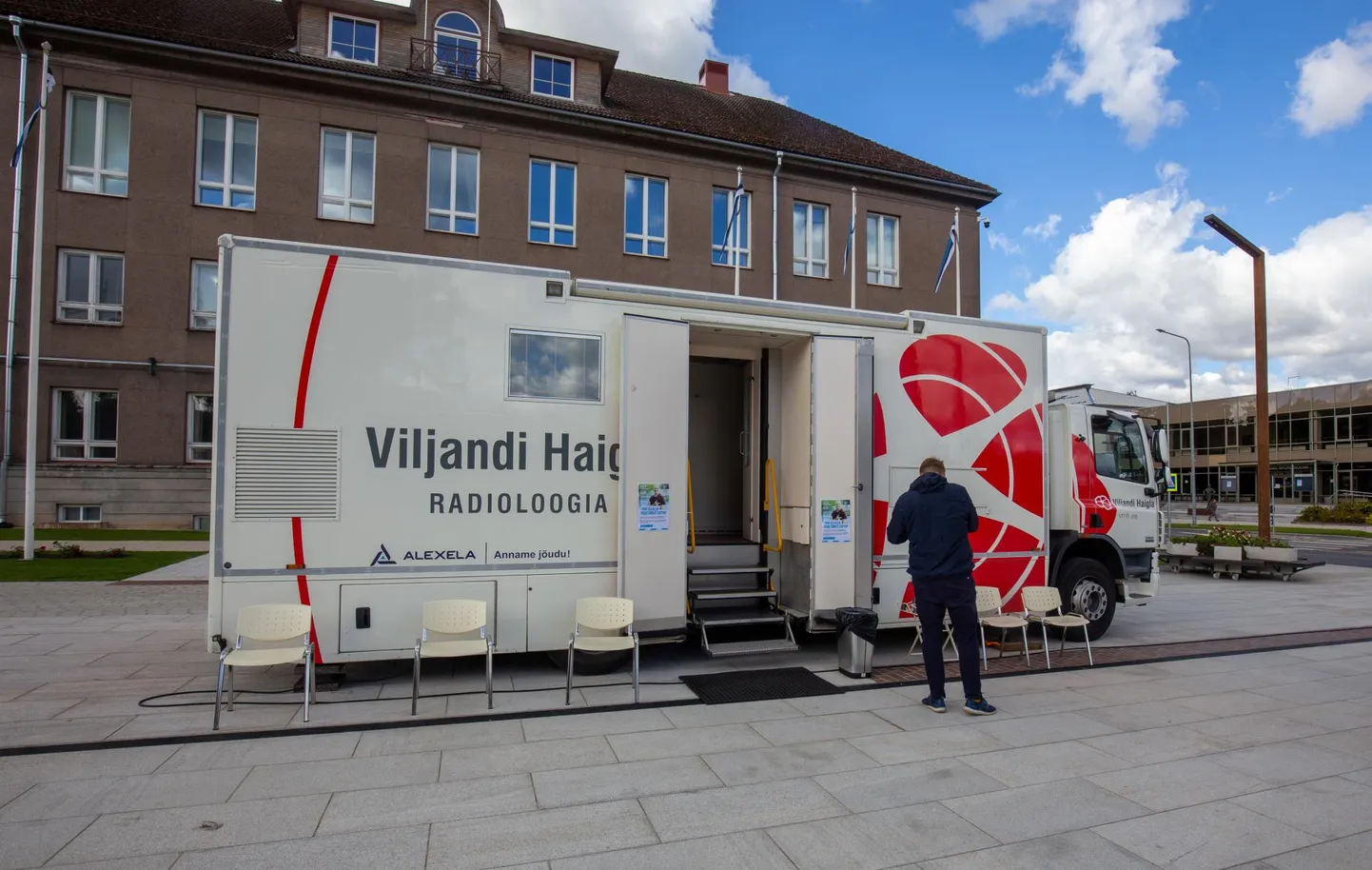 Vaktsineerimisbuss on pühapäeval Viljandi Vabaduse platsil ja sealt saab sel korral ka Jansseni vaktsiini.