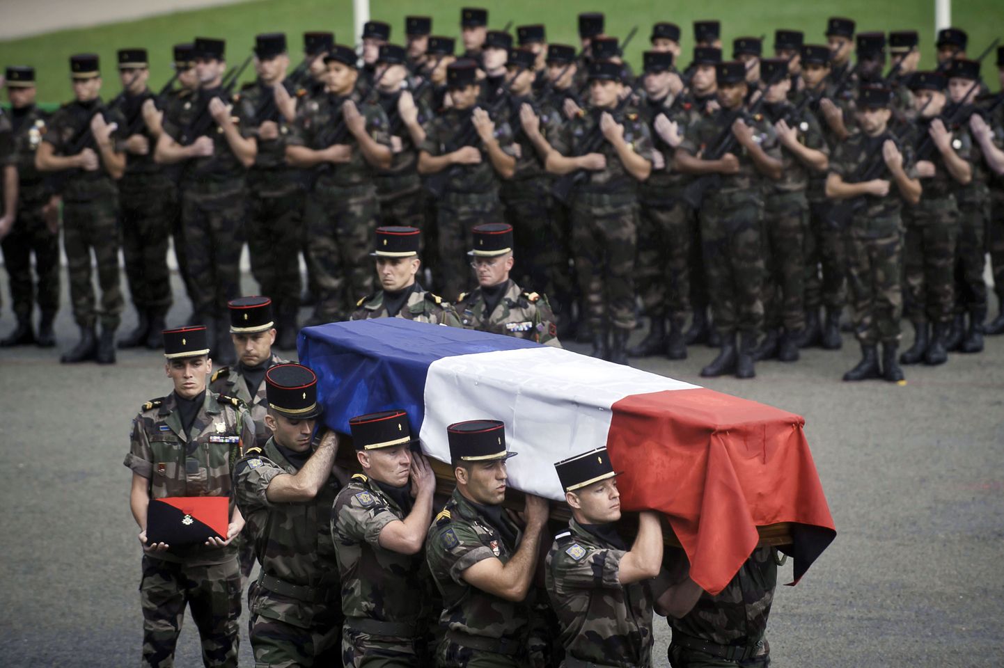 6. juulil 45. Prantsuse sõdurina Afganistanis langenud seersant Laurent Mosici kirstu kojutoomine.