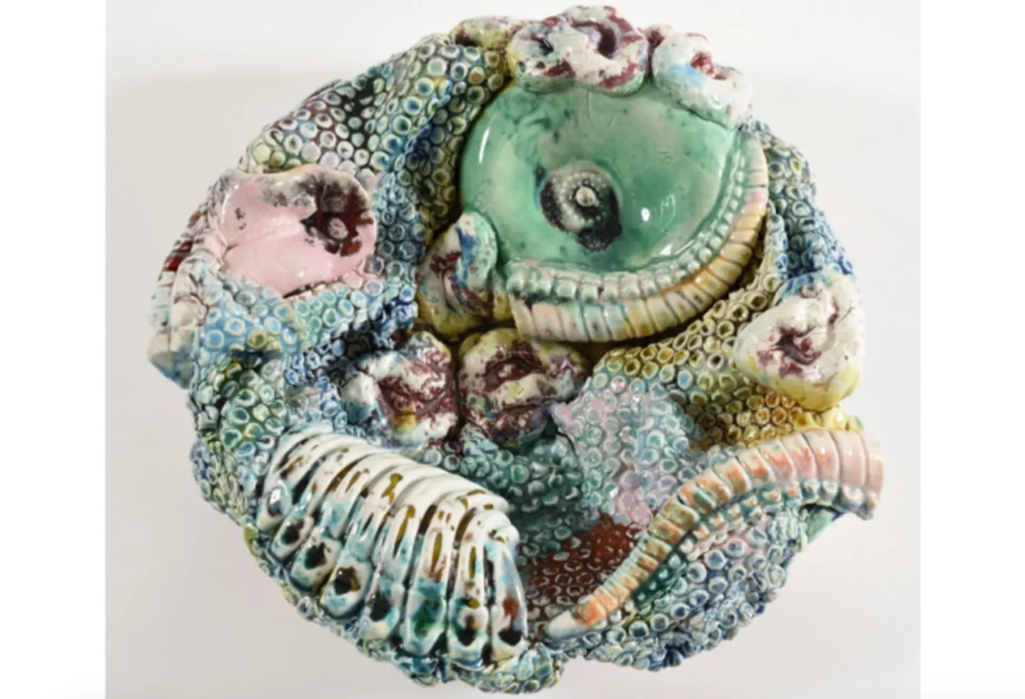 Kris Lemsalu ‘Immaterial Material Love’ (2017). Kunstniku ning Temnikova & Kasela ja Koppe Astneri galerii loal.