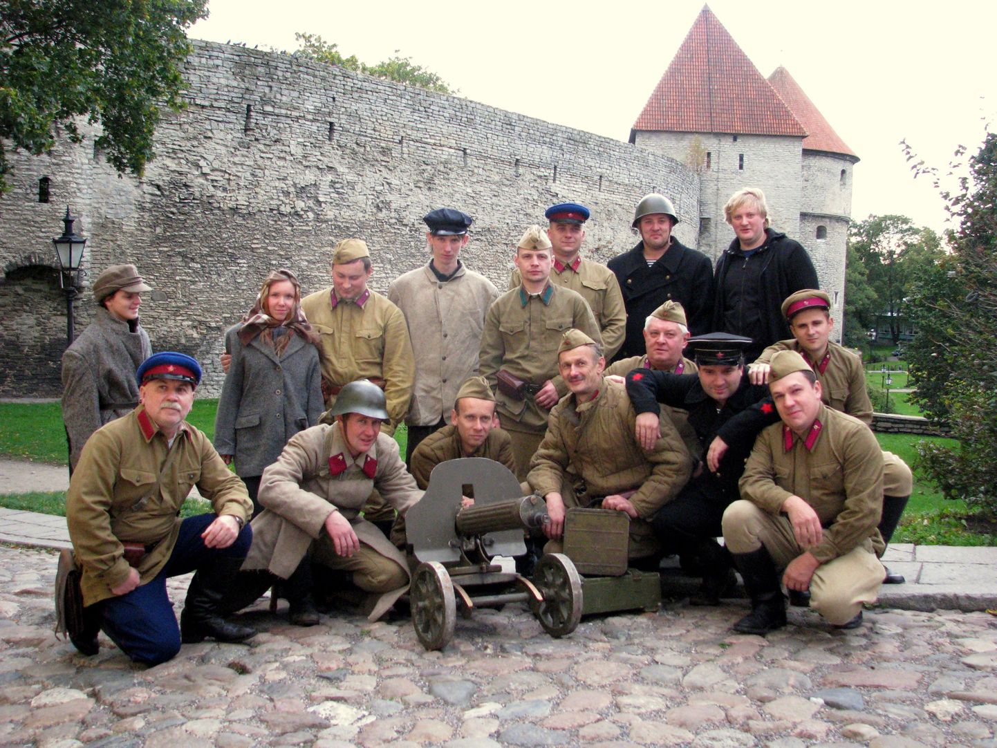 Участники военно-исторического клуба «Фронтлайн» помогали реконструировать эпизоды обороны Таллинна в августе 1941 года.