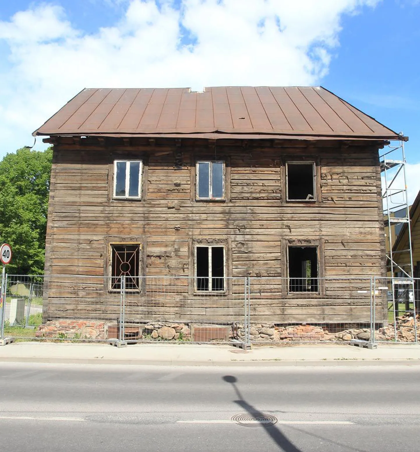 Vana maja kordategemine mõttega see hiljem pagulastele välja üürida pole tulus äri. Vaid linna- ja vallavalitsuse või koguduse eluruumides kaetakse remondi ja sisustamise kulud ning seda ka vajadust mööda.
