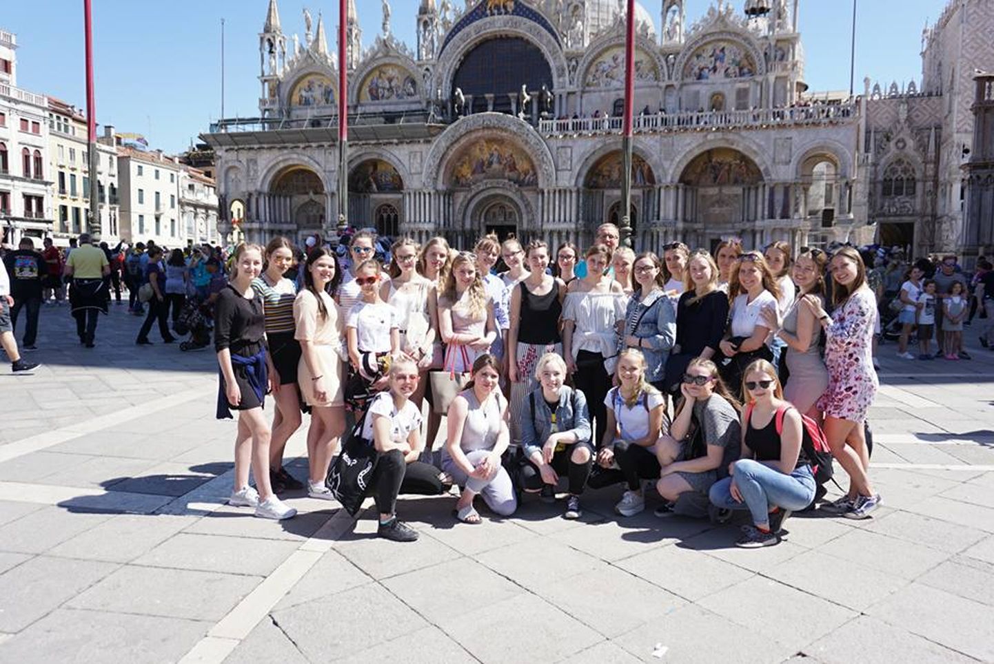 Pärnu muusikakooli neidudekoor Argentum Vox pälvis 16. rahvusvahelisel Veneetsia koorikonkurss-festivalil "Venezia in Musica" kategooria kulddiplomi ja oma kategooria võitjatiitli.