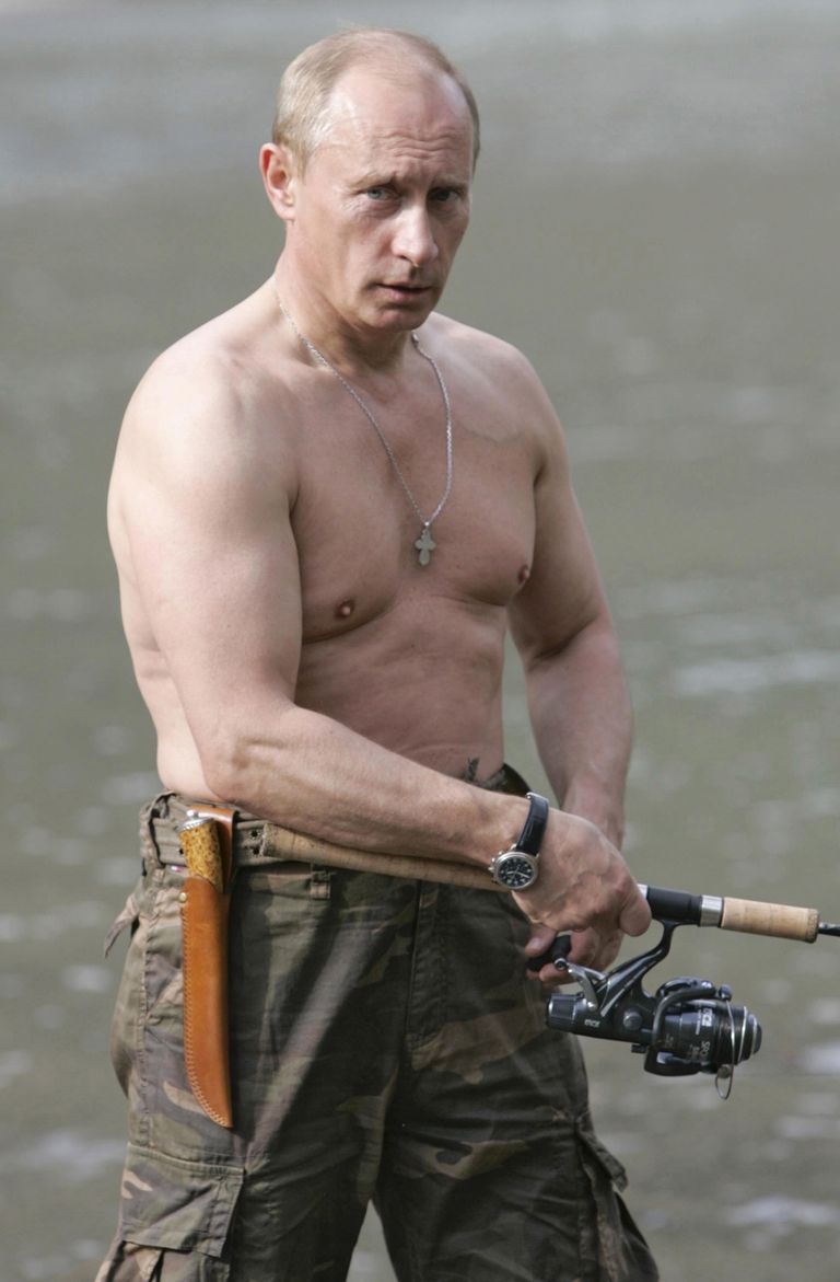 Venemaa president Vladimir Putin 2007. aasta augustis Tõvas Kemtšiki jõel kala püüdmas