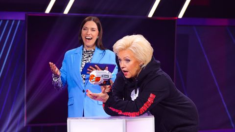 ВЕСЕЛАЯ ГАЛЕРЕЯ ⟩ Смотрите, как увлеченно играла Анне Вески и какой приз получила в популярной эстонской телепрограмме