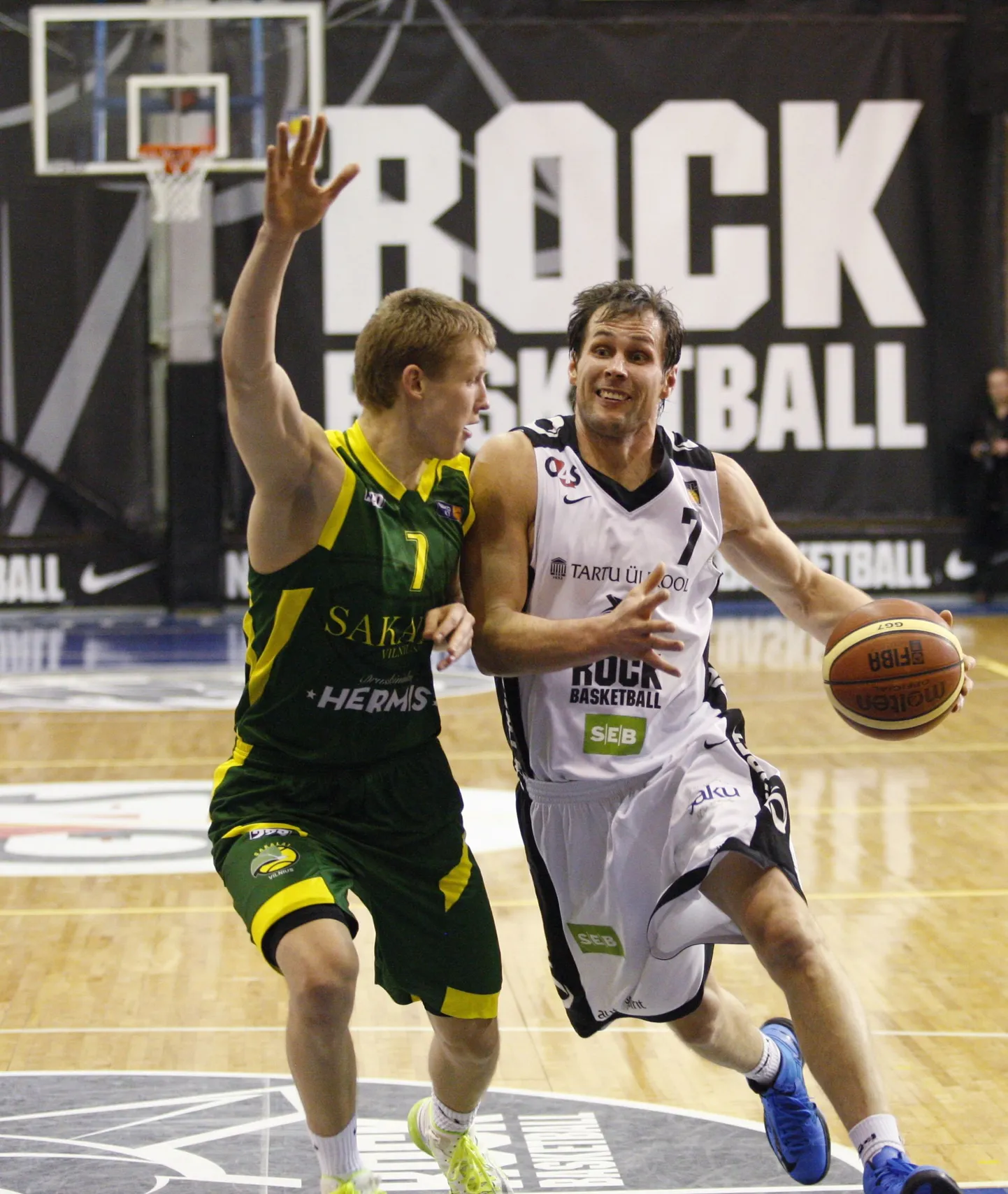 Valmo Kriisa (paremal).