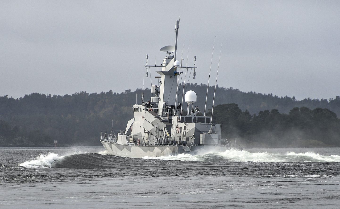Rootsi mereväe korvett HMS Stockholm parullis Stockholmi saarestikus oktoobri keskel.