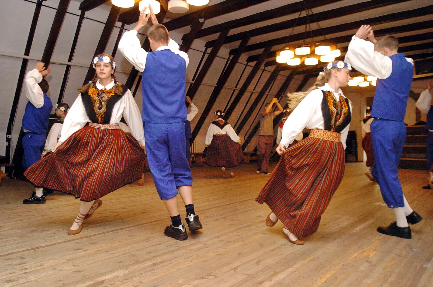 Rahvatantsuansambel Kajakas.