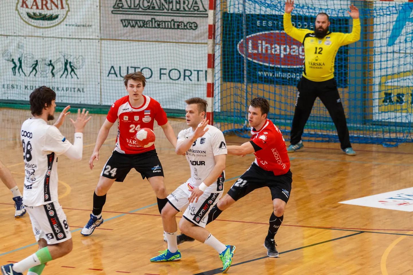 HC Kehra mängumehed (valges) pidid vastu võtma hooaja esimese kaotuse.