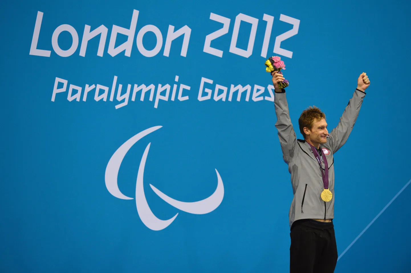 Bradley Snyder 100 meetri vabaujumises võidetud kullaga.