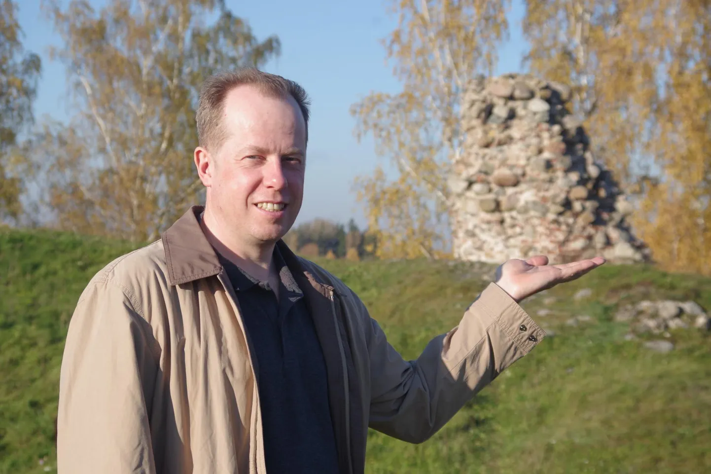 Raamatu kirjutamise ajal käis Erkki Koort mitmel korral Kirumpää kantsi varemetes inspiratsioonijahil.