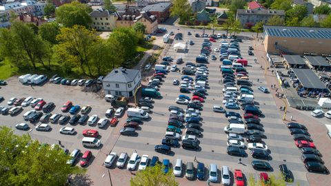Eestlased on Baltikumi suurimad autoliisijad, lõunanaabrid eelistavad omanikuks saada
