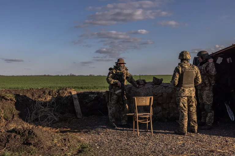 Ukraina sõdurid valvamas Huljaipole kandis asuvat kontrollpunkti.