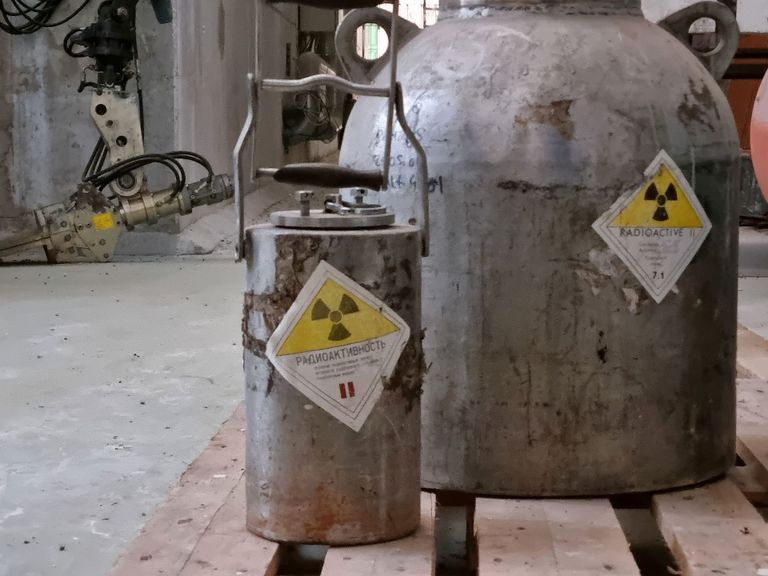 Nõukogude ajast pärit radioaktiivsed ained oma raskes pakendis.