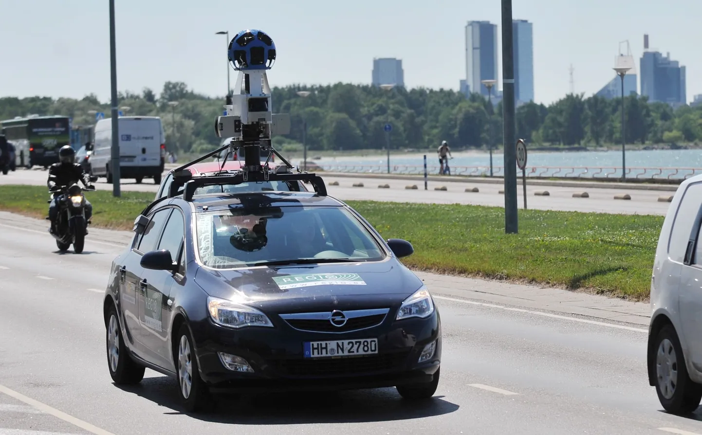 Google Street View auto. Foto on illustreeriv.