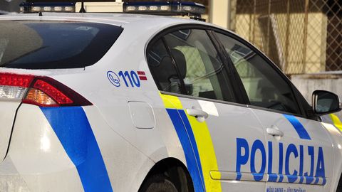 Latgalē automašīnai iebraucot dīķī, gājis bojā tās vadītājs