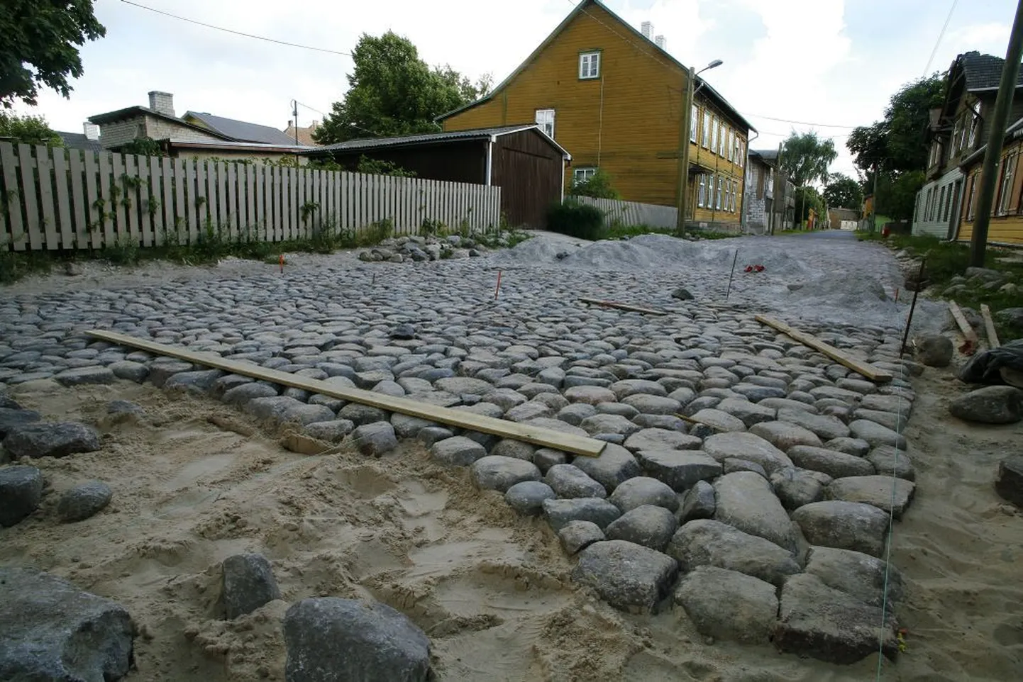 Kalamehe tänava üles kaevatud munakivisillutis laotakse uuesti ja tänav saab senisest korrektsema väljanägemise.
