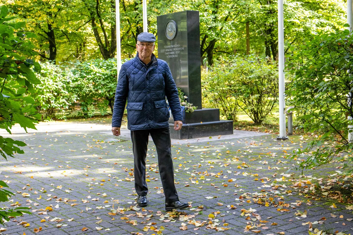 “Keegi ei saa unustusse jätta neid, tänu kellele saame täna Eesti riigis olla need, kes oleme,” ütleb vabadusvõitlejate liidu juhatuse liige Heiki Magnus, seistes Pärnus Vabaduse pargis Eesti riikliku iseseisvuse taastamise eest võidelnutele pühendatud monumendi juures.