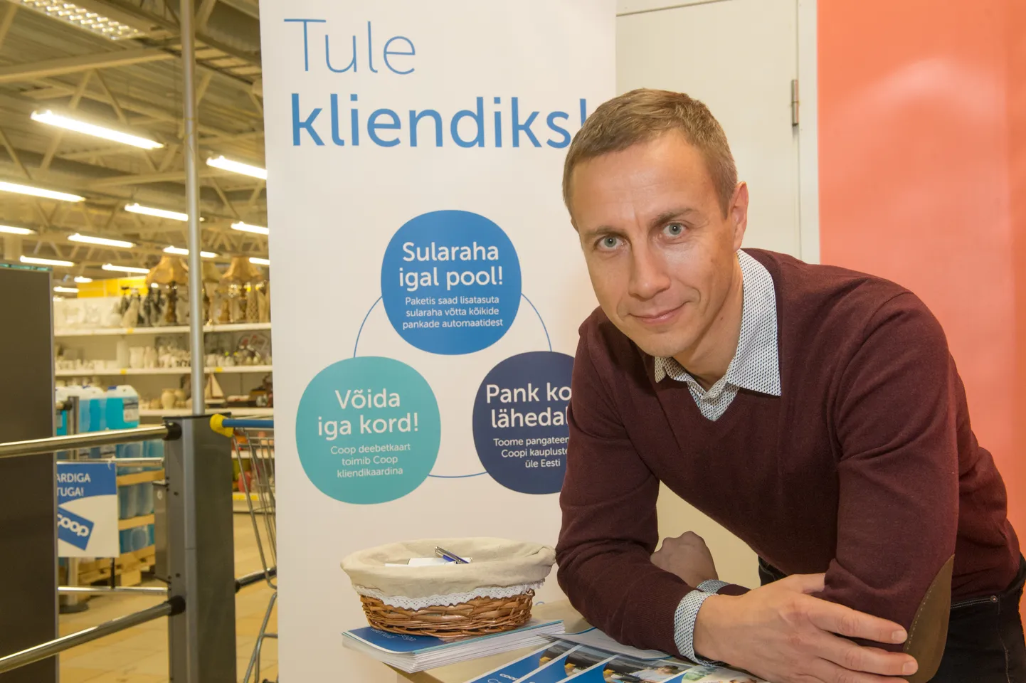 Margus Rinki sõnul ei ürita Coop Pank esialgu rinda pista selliste hiiglastega nagu Swedbank või SEB. Tema huvi on pakkuda lihtsamat sorti teenuseid, mis on kaubandusega loogiliselt seotud.