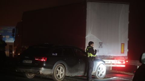 Sõiduauto ja kahe veoauto kokkupõrge tekitas Tallinna ringteel suure ummiku