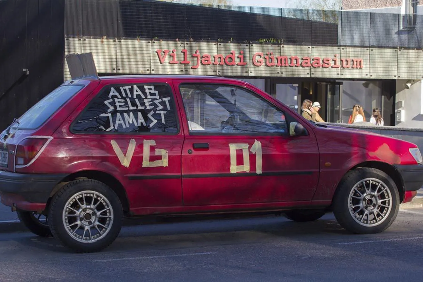 Autosid kaunistades ei hoidnud lõpetajad tunnete pealt kokku.