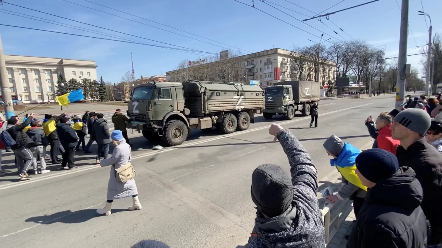 Жители Херсона протестуют против российского вторжения