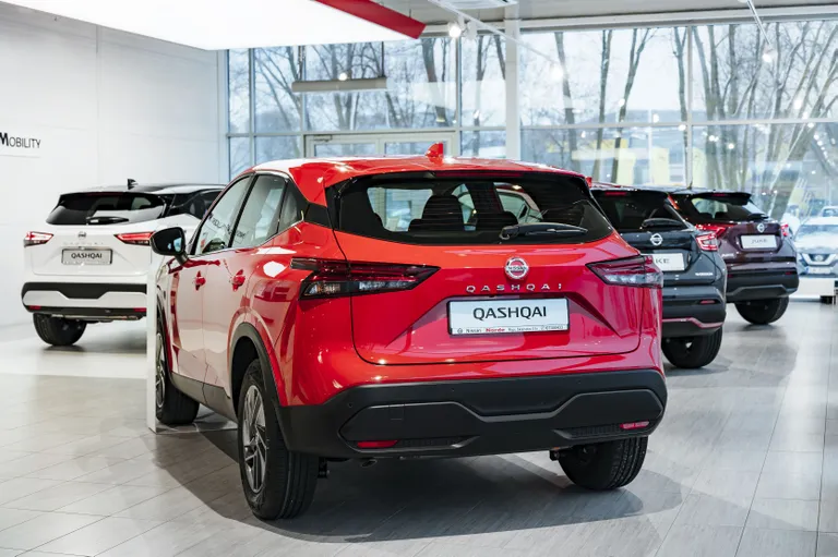 Durvis vēris jaunais Nissan autosalons Skanstes ielā