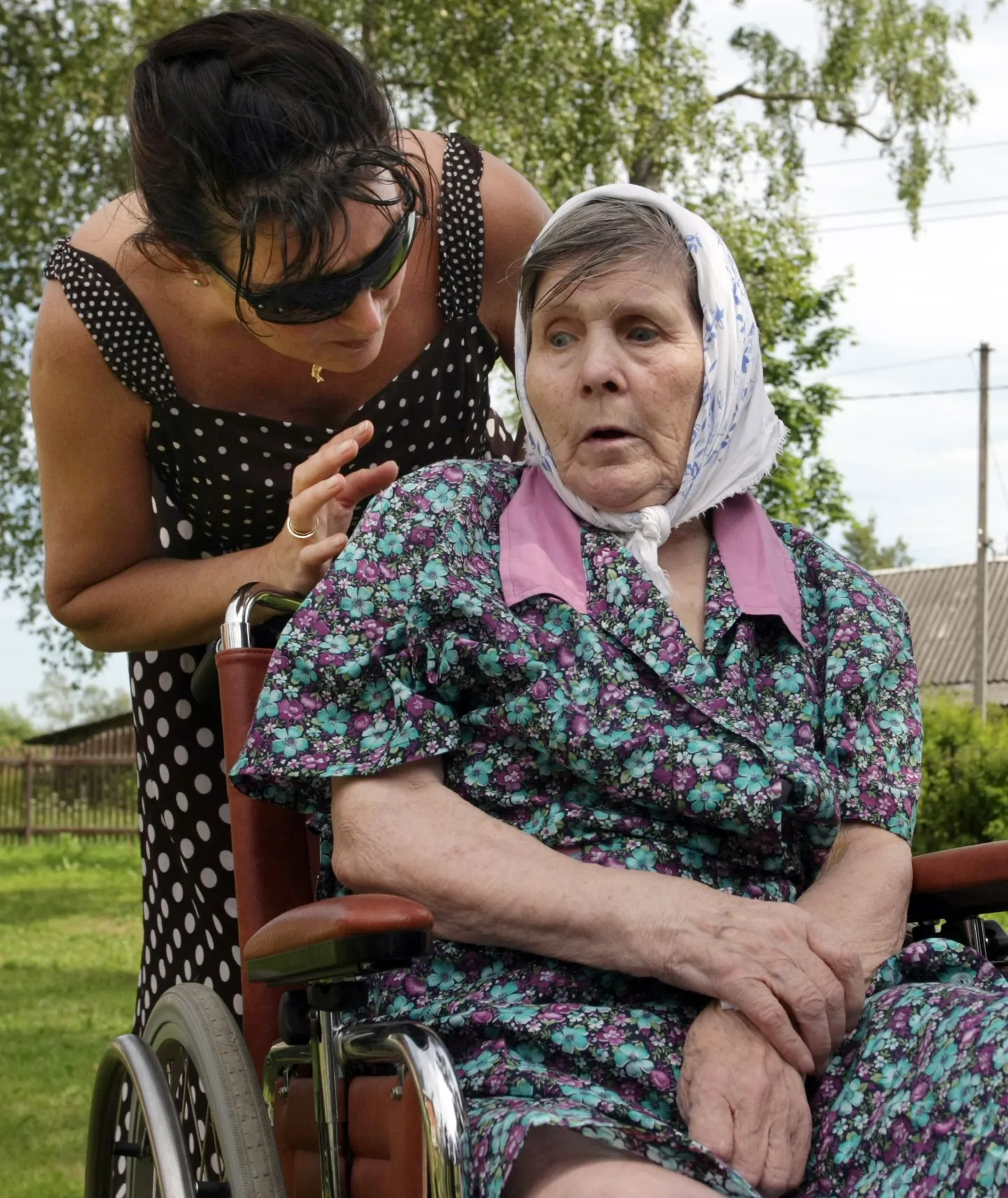 82-aastane Irina Antonova koos Soome kodanikust tütrega Viiburi lähistel sõjaveteranide hooldekodus.