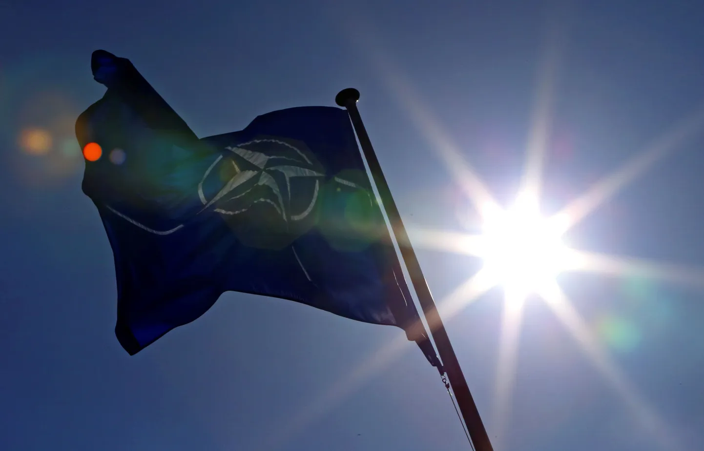 NATO lipp