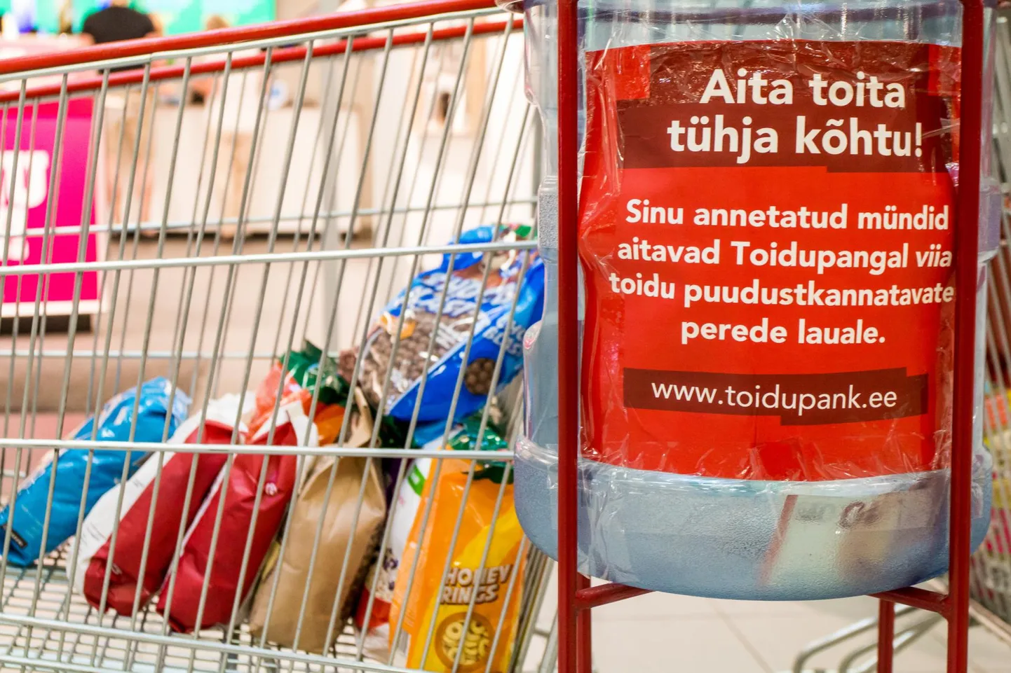 Toidupank kutsub toidukogumispäevadel annetama kaua säilivat toidukraami ja tulema appi vabatahtlikunagi.