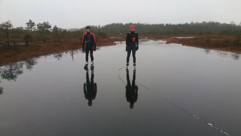 Kui jääd kattab õhuke veekirme, tekib ebareaalne tunne nagu kõnniksid vee peal...