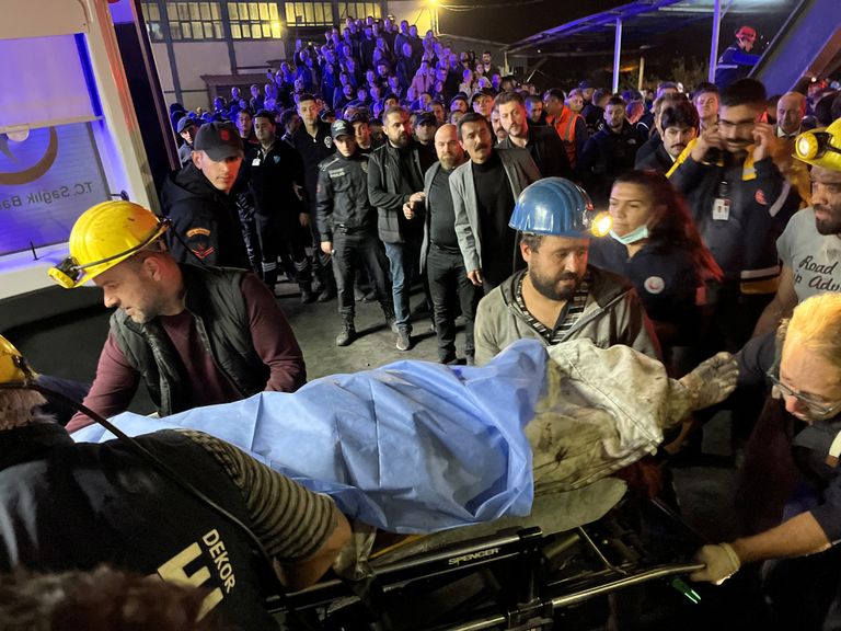 Põhja-Türgis Amasras on kaevandusplahvatuses surma saanud vähemalt 22 inimest.