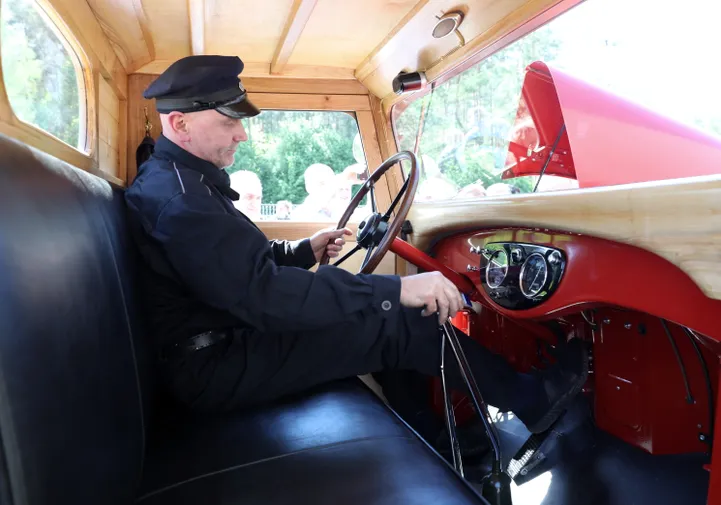 Restaurētās 1937.gada "Volvo LV 95" kravas automašīnas prezentācijas pasākums Rīgas Motormuzejā.