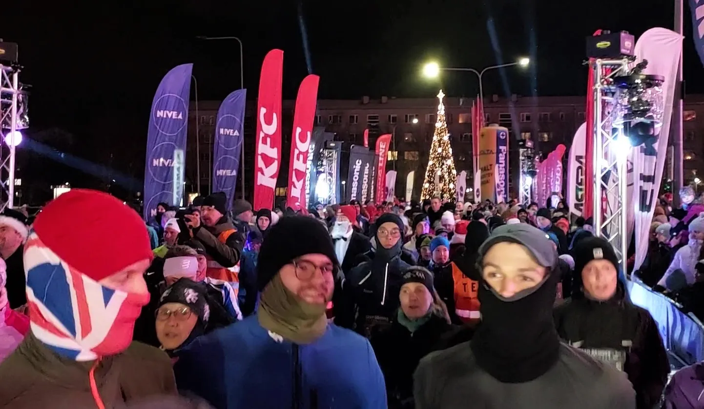 Narva talvejooksu stardikoridori Fama keskuse juures kogunes laupäeva õhtul ligemale 1500 rahvasportlast.