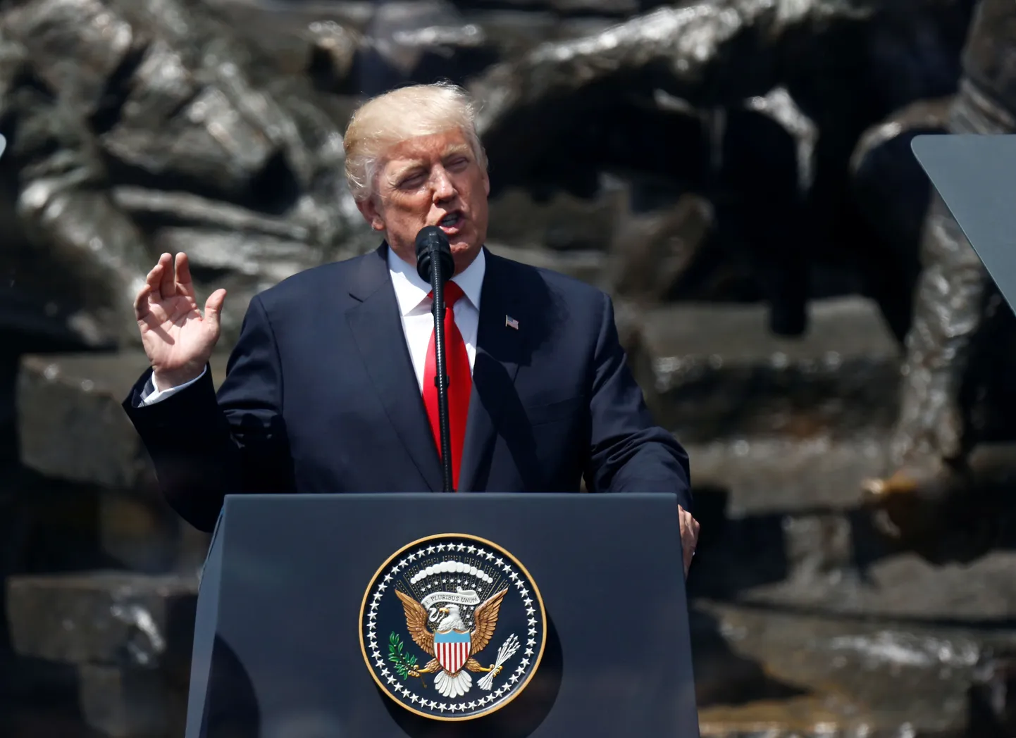 USA president Donald Trump täna Varssavis  Krasinski väljakul kõnet pidamas.