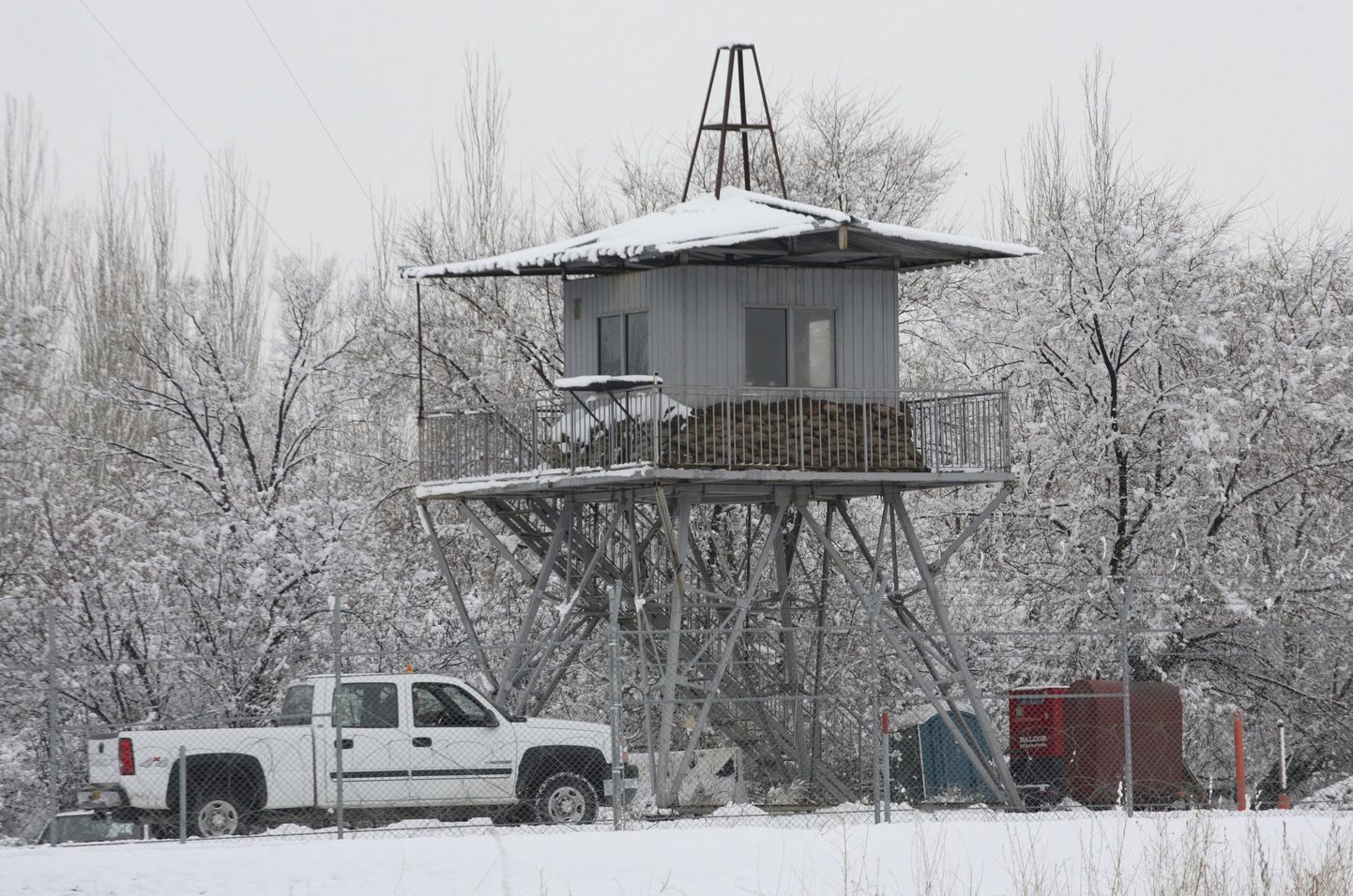Kõrgõzstani pealinna Biškeki lähedal asuva Manase sõjaväebaasi vahitorn.