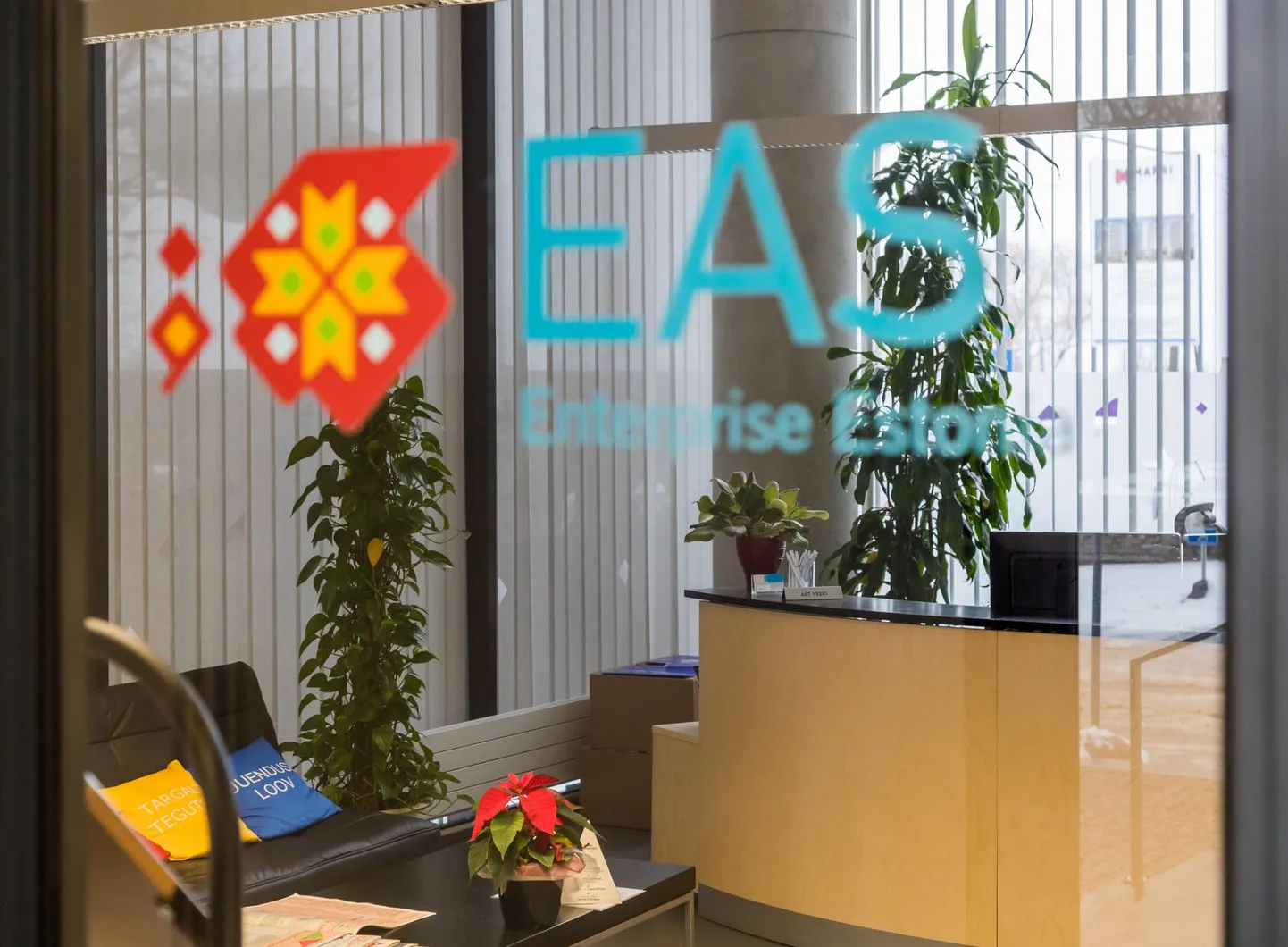 EASi logo.