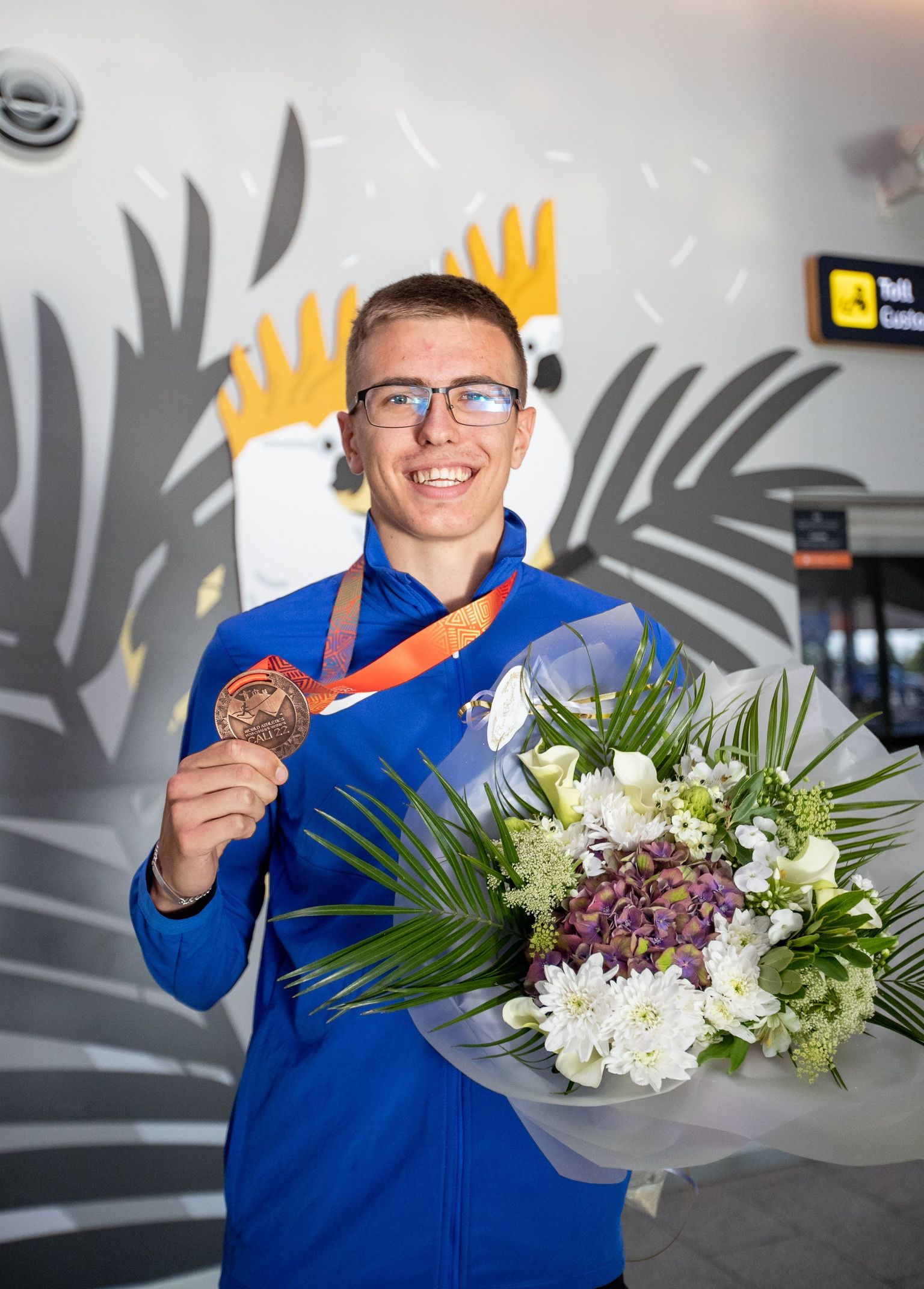 Viktor Morozov jõudis teisipäeva õhtul juunioride maailmameistrivõistlustel võidetud pronksmedaliga Tallinna lennujaama.