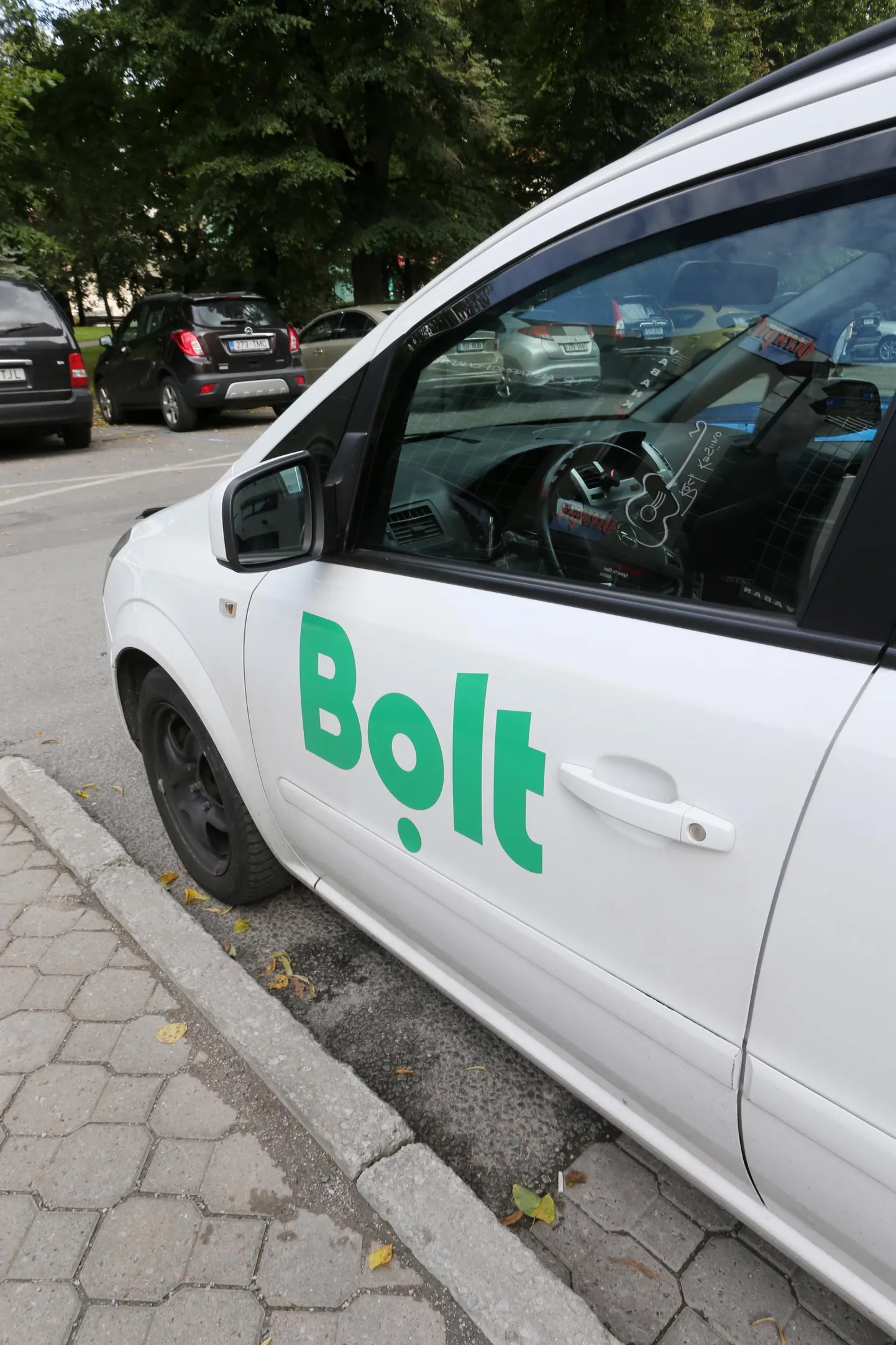 Автомобиль Bolt.