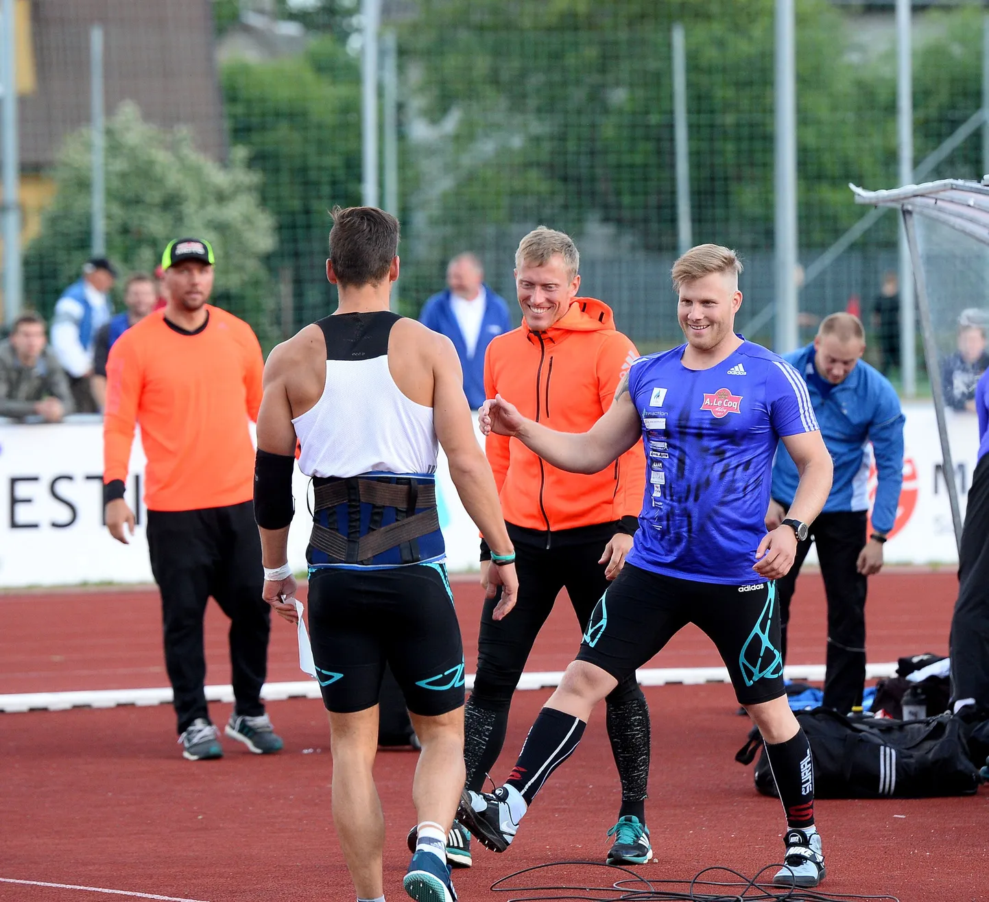 Tanel Laanmäe (paremal) ja Magnus Kirt (seljaga).