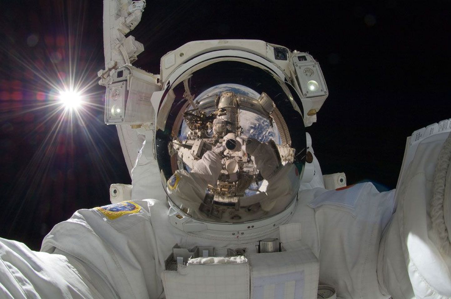 Selfi kosmoses. Jaapani astronaut Aki Hoshide.