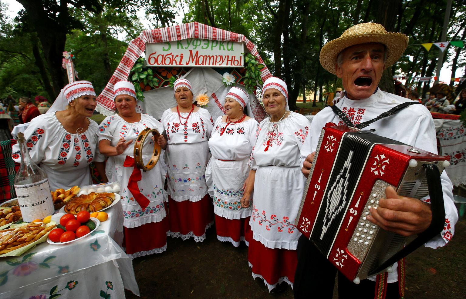 Tantsijad ja muusikud Valgevene rahvakunstifestival Beraginya.