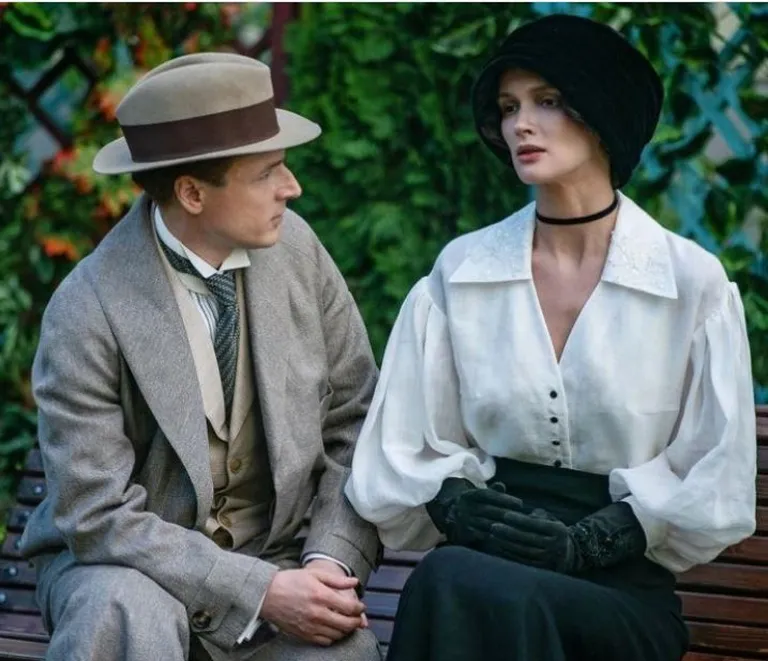 Алексей Филимонов и Паулина Андреева в сериале «Вертинский»