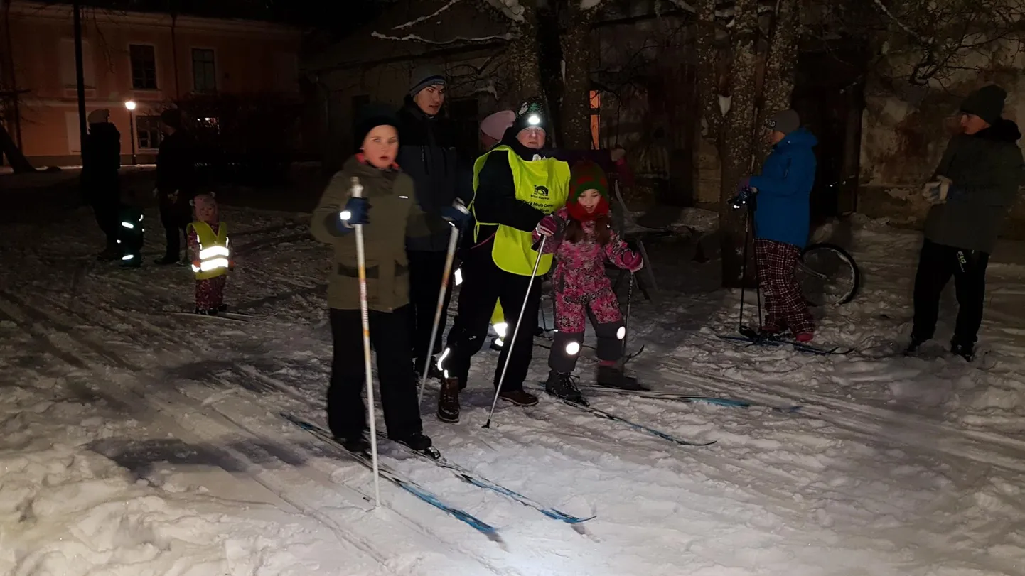 Eelkooliealised saaavd taas nautida suusarõõme Roosna-Alliku karikasarja avaetapil.