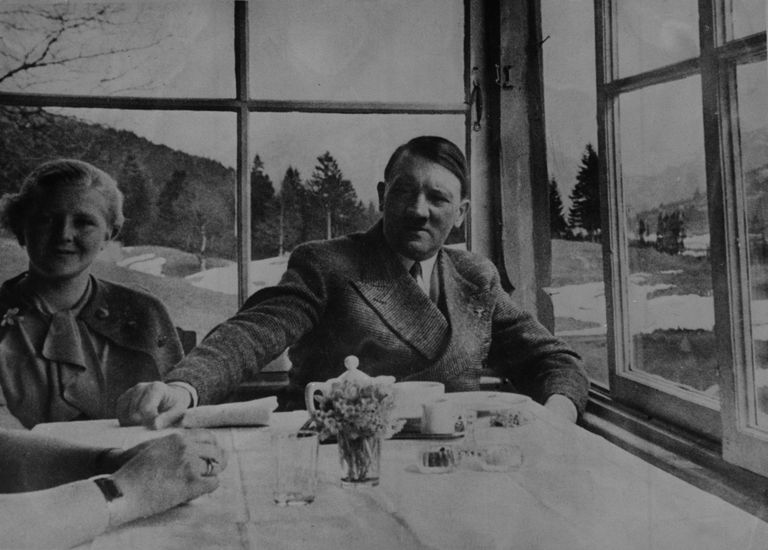 Adolf Hitler Obersalzbergis teed joomas