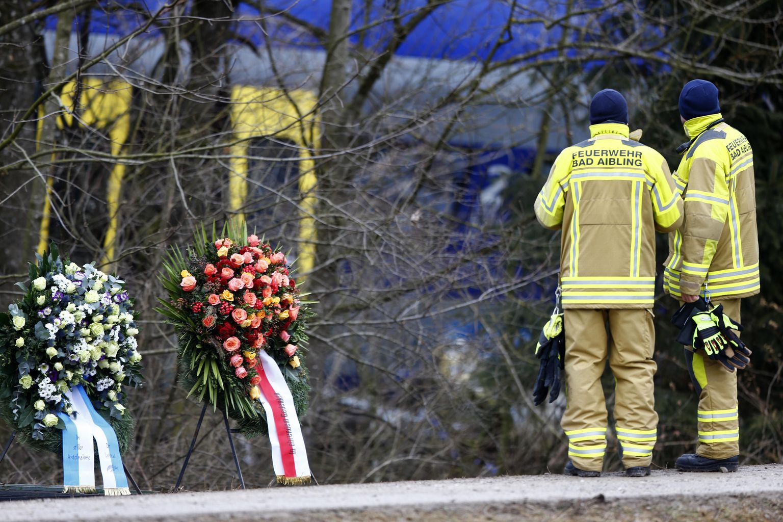Pärjad rongiõnnetuses hukkunute mälestuseks Bad Aiblingi lähedal.